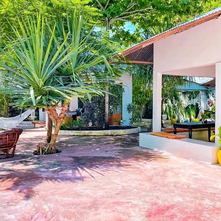 Papaya Guest House Нунгви Екстериор снимка