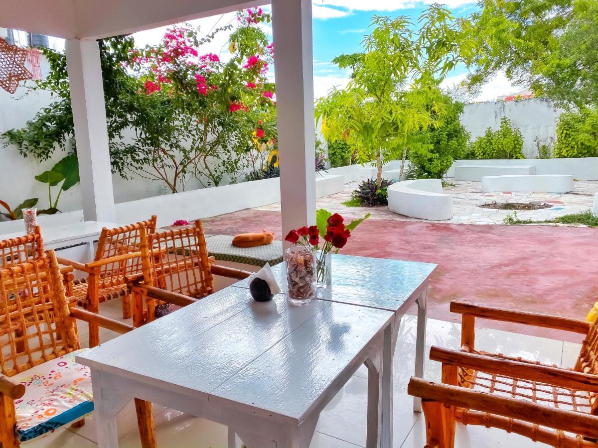 Papaya Guest House Нунгви Екстериор снимка