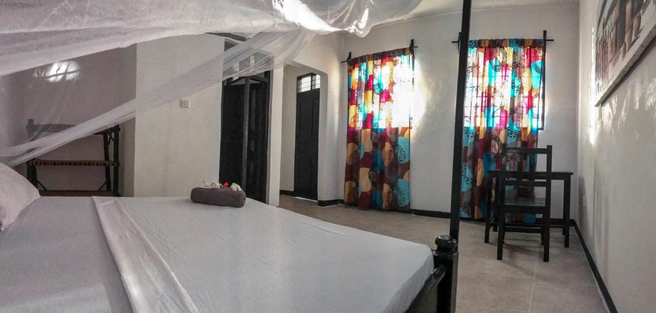 Papaya Guest House Нунгви Екстериор снимка