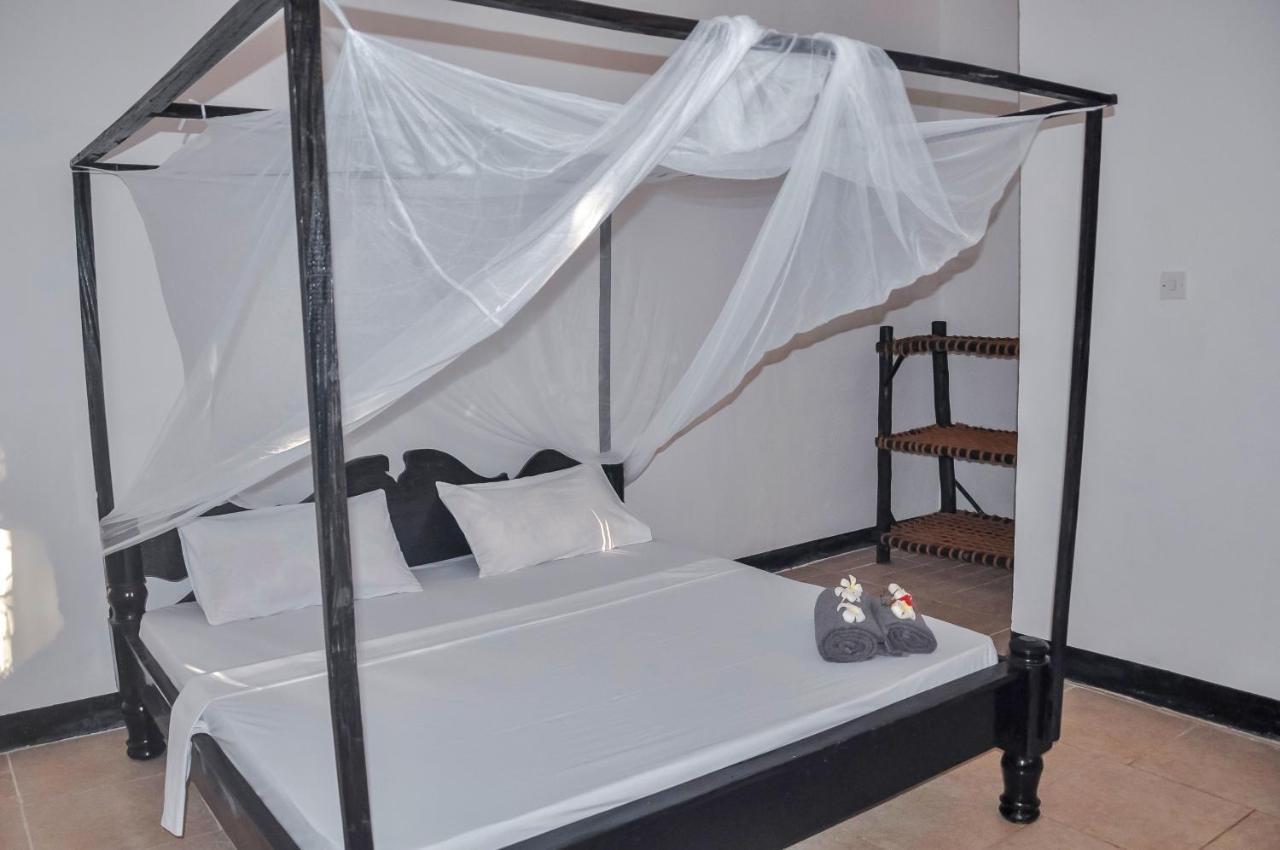 Papaya Guest House Нунгви Екстериор снимка