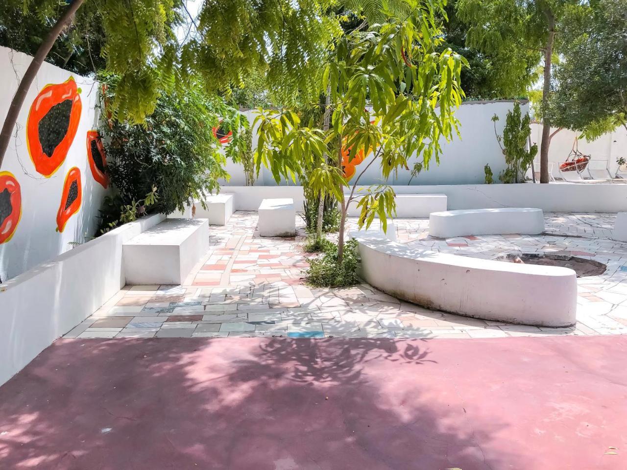 Papaya Guest House Нунгви Екстериор снимка