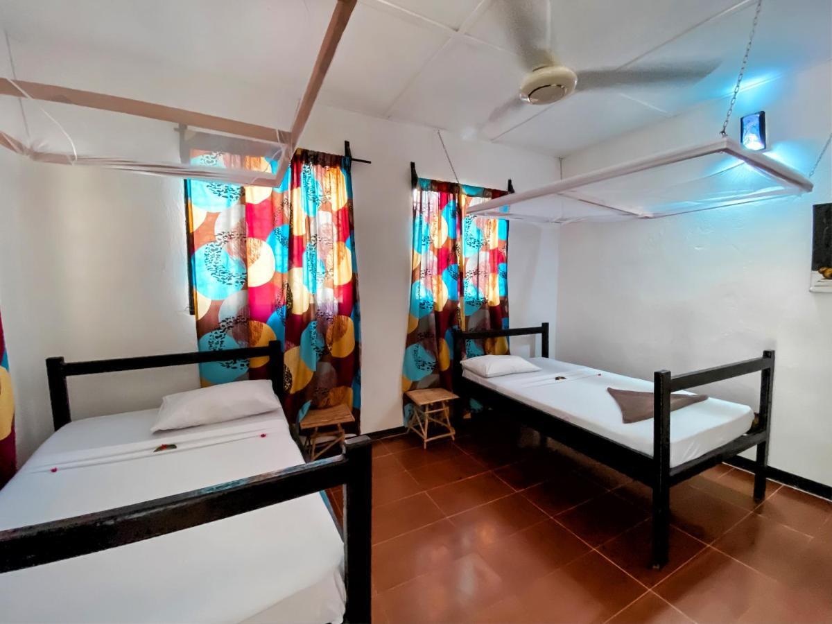 Papaya Guest House Нунгви Екстериор снимка