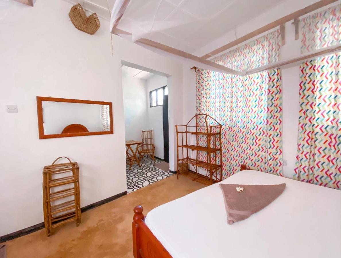 Papaya Guest House Нунгви Екстериор снимка