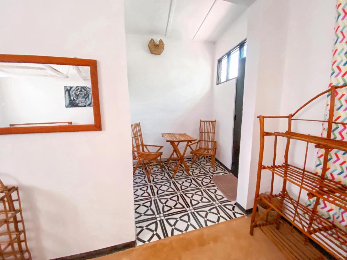 Papaya Guest House Нунгви Екстериор снимка