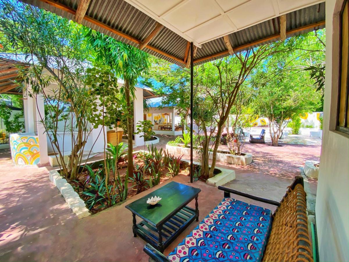Papaya Guest House Нунгви Екстериор снимка